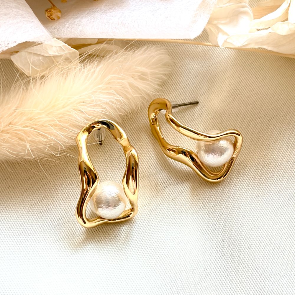 Wavy Frame Earring