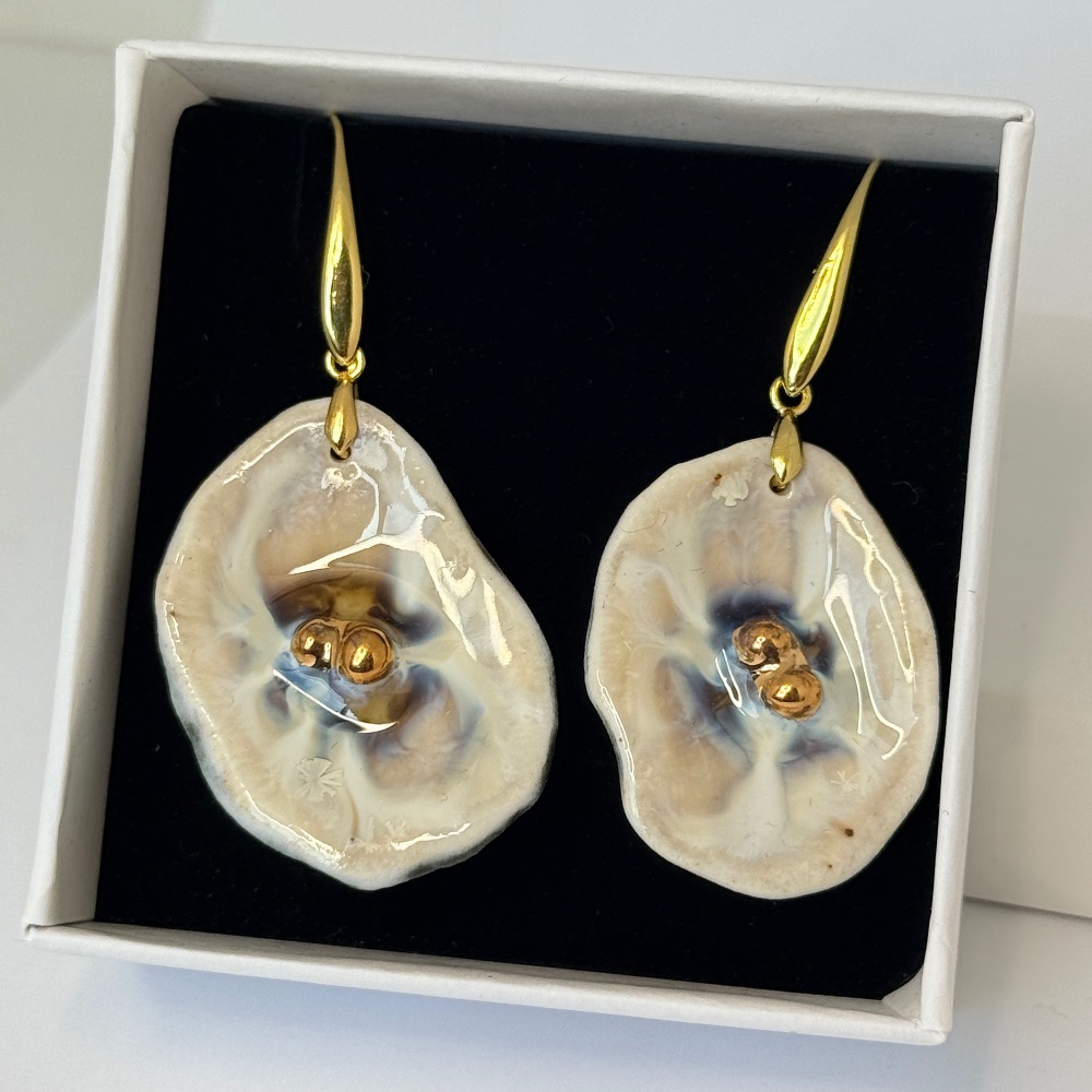 Oyster dangly Earrings with Gold Lustre