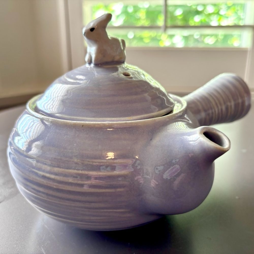 Sakura Teapot Side Handle w. Bunny