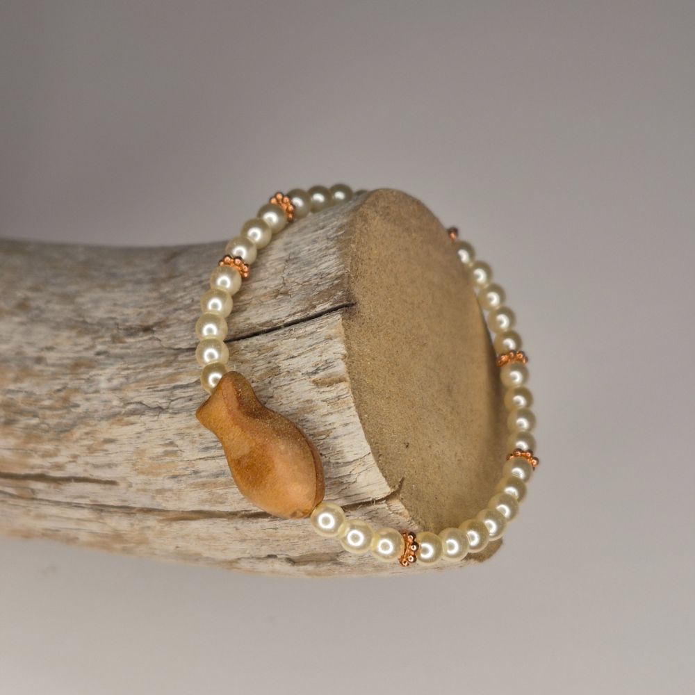 Wooden Fish Bracelet With Czech Glass Pearls — photo 2