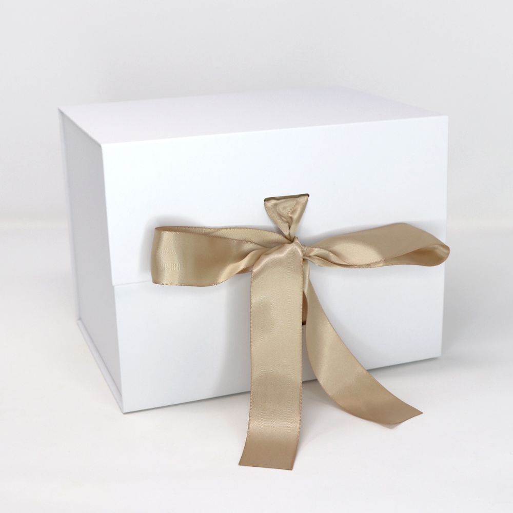 Artisan Avenue Large Magnetic Gift Box With Ribbon — photo 2