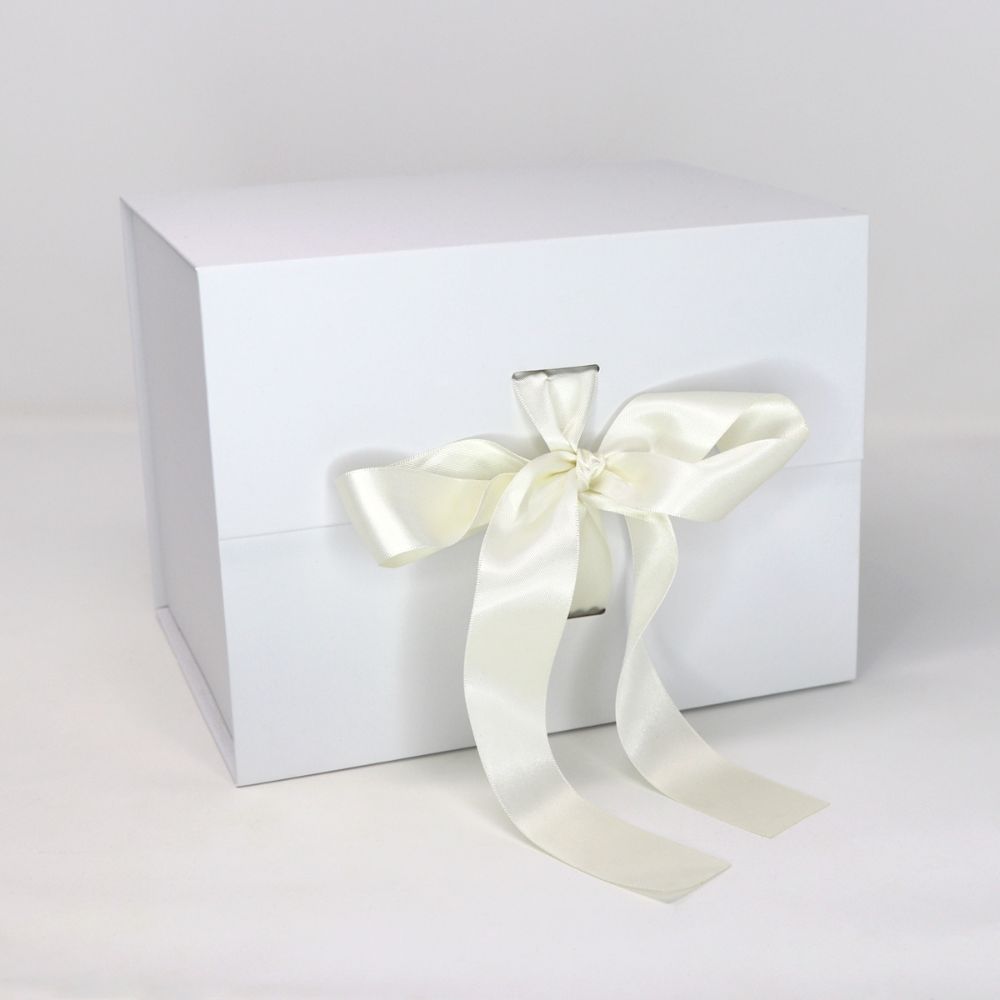 Artisan Avenue Large Magnetic Gift Box With Ribbon — photo 4