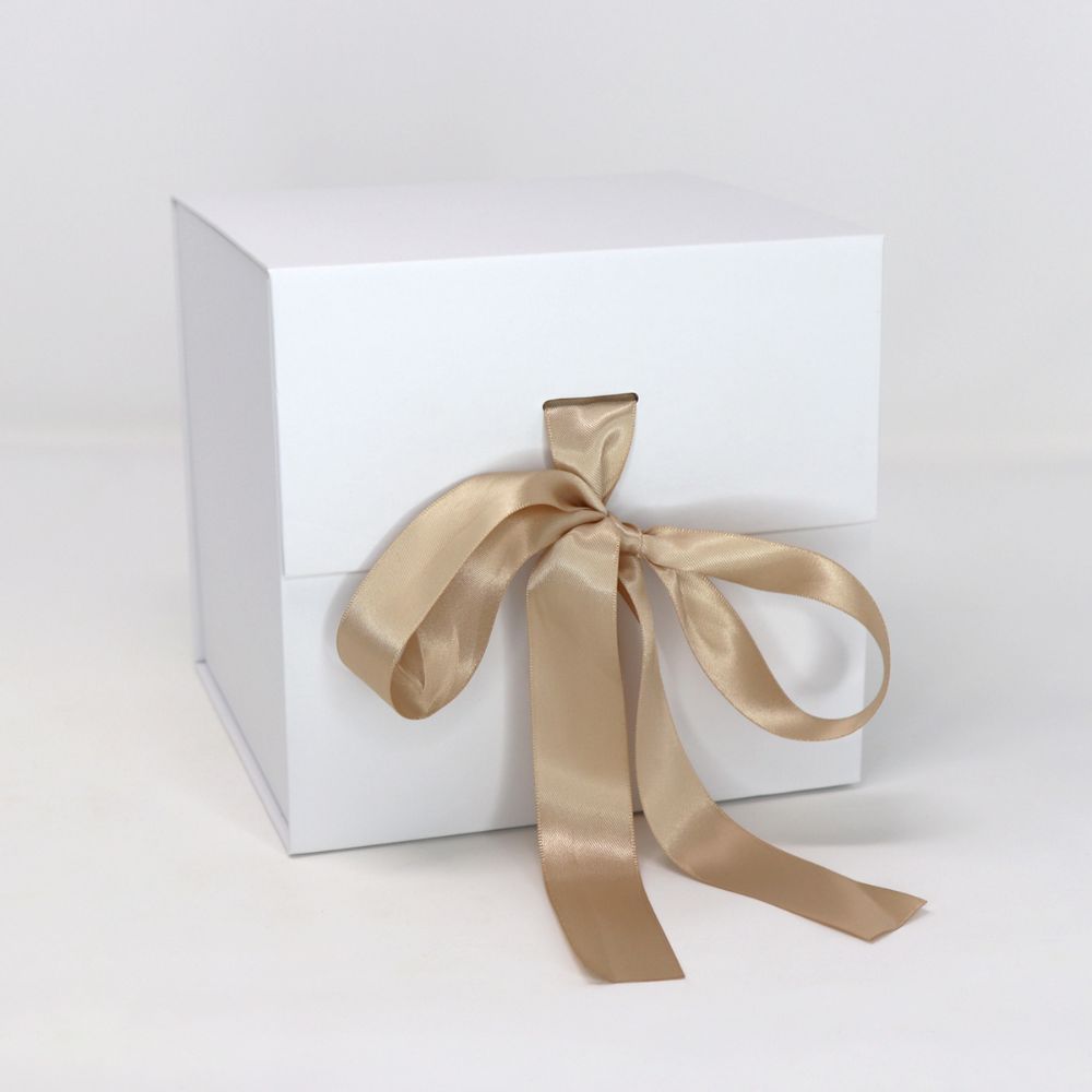 Artisan Avenue Medium Magnetic Box With Ribbon — photo 3