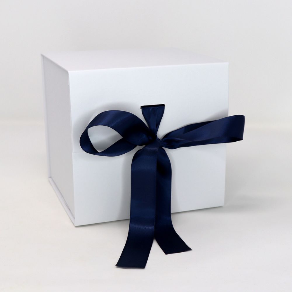 Artisan Avenue Medium Magnetic Box With Ribbon — photo 4