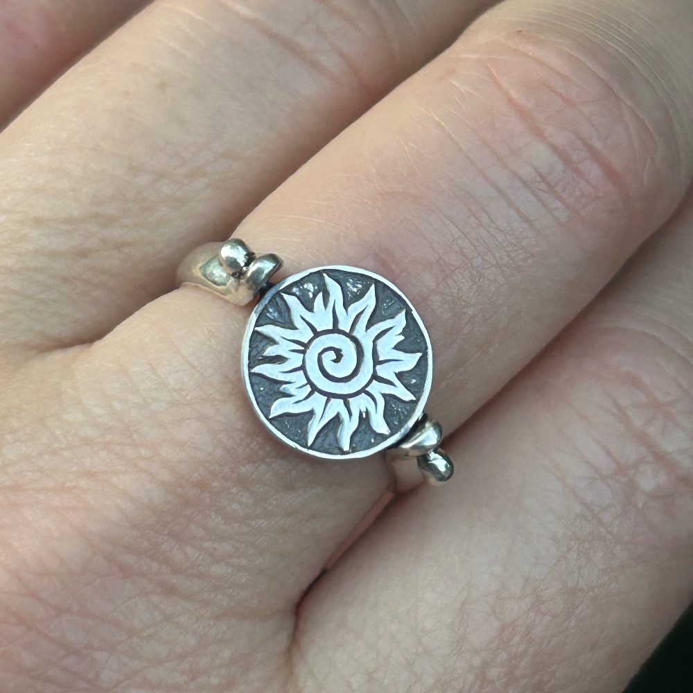 Double Sided Sun/Moon 925 Silver Ring. Size 8 — photo 3