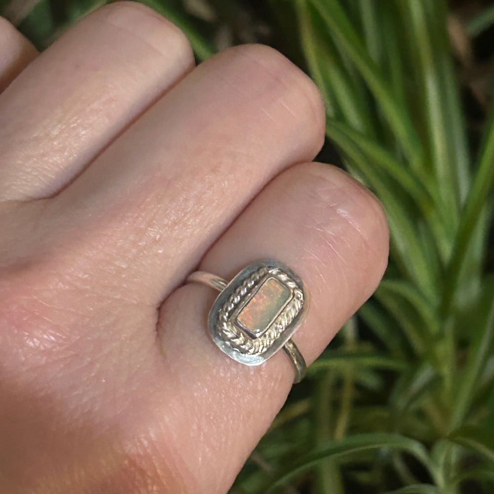 Opal & 925 Silver Rope Ring. Size 8