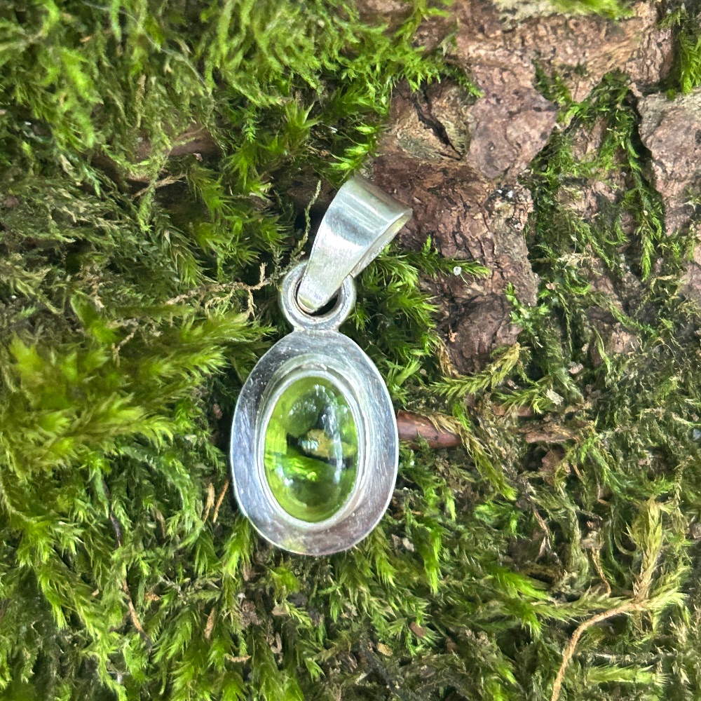 Tarob Peridot & 925 silver pendant
